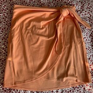 Aritzia Skirt 🧡🍑